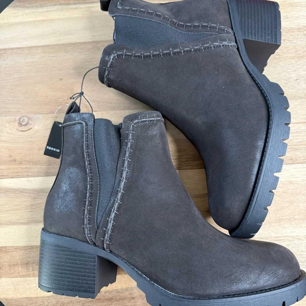 New Torrid Lug Heeled Chelsea Bootie Womens Size 13 - Picture 7 of 8
